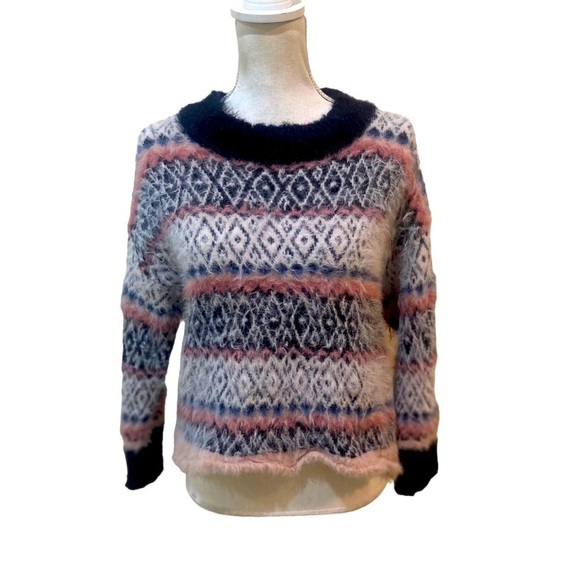 Urban outfitters fuzzy high low hem cropped sweater print blush, black sz small - Picture 4 of 13